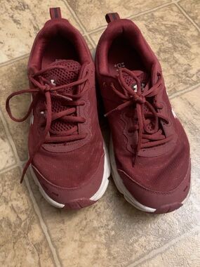 Under Armour Men’s Charged Assert 10 Running Shoes Size 9.5 Burgundy